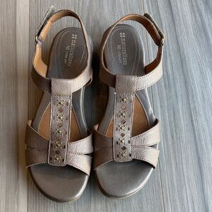 Naturalizer Women's Capricorn Taupe Low Heel Sandals Size 9